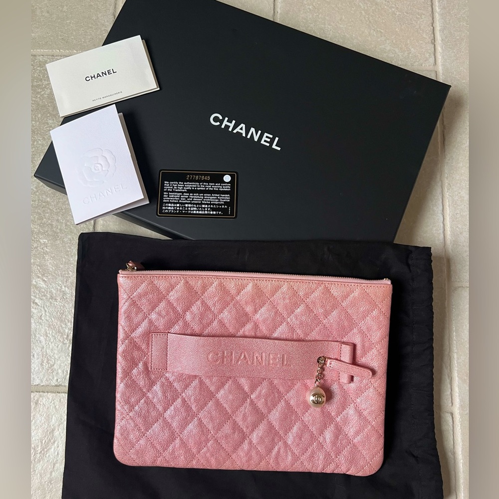 RARE Authentic CHANEL “Night by the C” Large Ocase 19S
Iridescent Pink Caviar